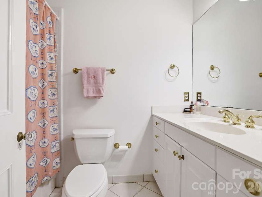 937 Granville Road, Charlotte, NC 28207.  MLS# CAR4380176, YatesRealty ID 23985. 