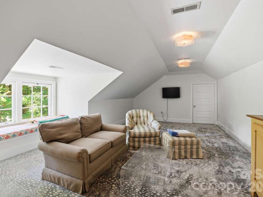 937 Granville Road, Charlotte, NC 28207.  MLS# CAR4380176, YatesRealty ID 23985. 