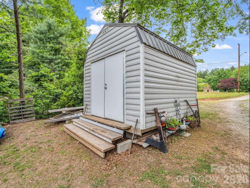 408 Hollis Road, Ellenboro, NC 28040.  MLS# CAR4379157, YatesRealty ID 23986. 