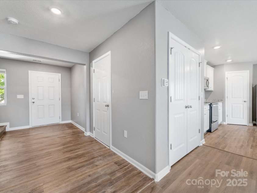 9136 Creedmore Hills Drive, Charlotte, NC 28214.  MLS# CAR4274108, YatesRealty ID 23986. 