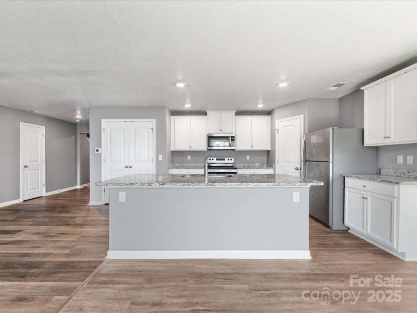 9136 Creedmore Hills Drive, Charlotte, NC 28214.  MLS# CAR4274108, YatesRealty ID 23986. 