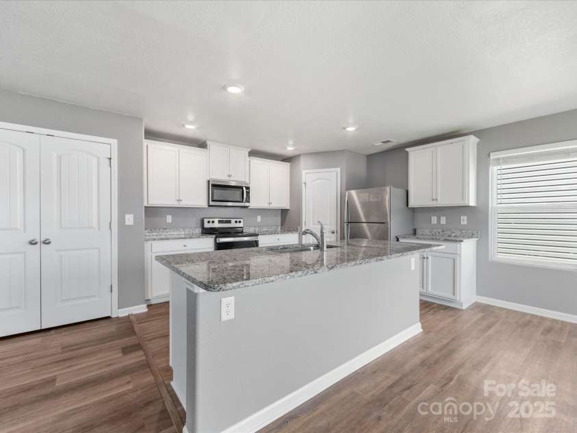 9136 Creedmore Hills Drive, Charlotte, NC 28214.  MLS# CAR4274108, YatesRealty ID 23986. 