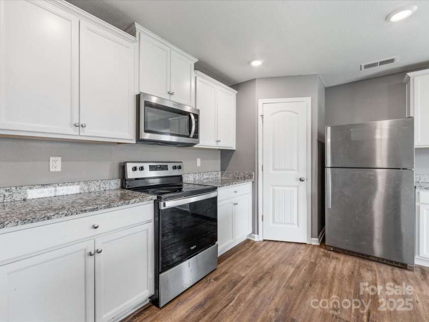 9136 Creedmore Hills Drive, Charlotte, NC 28214.  MLS# CAR4274108, YatesRealty ID 23986. 