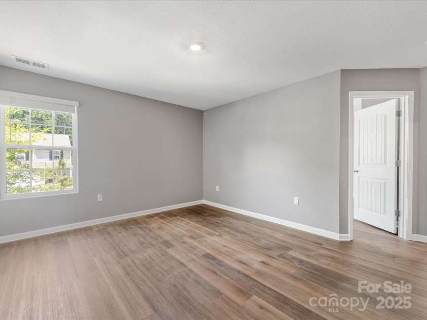 9136 Creedmore Hills Drive, Charlotte, NC 28214.  MLS# CAR4274108, YatesRealty ID 23986. 