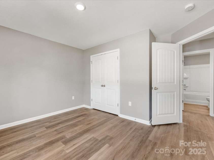 9136 Creedmore Hills Drive, Charlotte, NC 28214.  MLS# CAR4274108, YatesRealty ID 23986. 