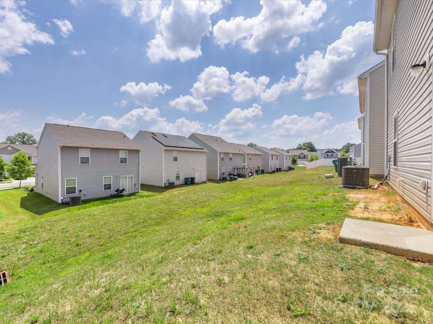9136 Creedmore Hills Drive, Charlotte, NC 28214.  MLS# CAR4274108, YatesRealty ID 23986. 