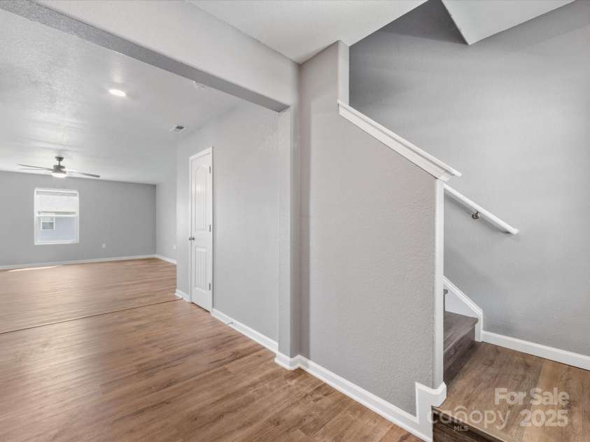 9136 Creedmore Hills Drive, Charlotte, NC 28214.  MLS# CAR4274108, YatesRealty ID 23986. Entryway