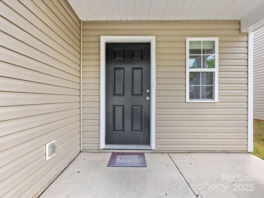 9136 Creedmore Hills Drive, Charlotte, NC 28214.  MLS# CAR4274108, YatesRealty ID 23986. Front Entrance