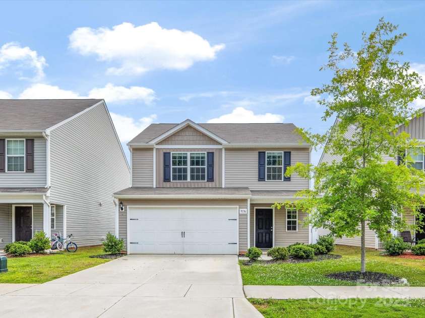 9136 Creedmore Hills Drive, Charlotte, NC 28214.  MLS# CAR4274108, YatesRealty ID 23986. Front Lawn