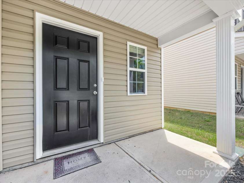 9136 Creedmore Hills Drive, Charlotte, NC 28214.  MLS# CAR4274108, YatesRealty ID 23986. Front Porch