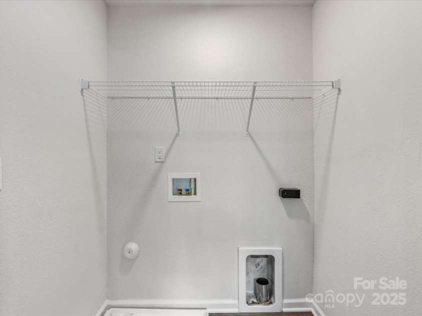 9136 Creedmore Hills Drive, Charlotte, NC 28214.  MLS# CAR4274108, YatesRealty ID 23986. Laundry Room