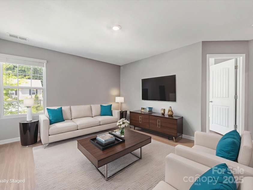 9136 Creedmore Hills Drive, Charlotte, NC 28214.  MLS# CAR4274108, YatesRealty ID 23986. Loft