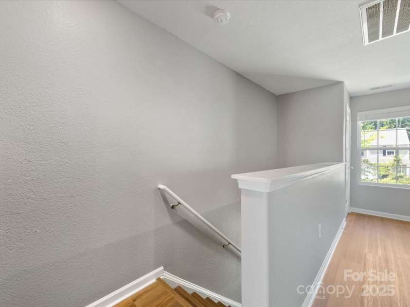 9136 Creedmore Hills Drive, Charlotte, NC 28214.  MLS# CAR4274108, YatesRealty ID 23986. Upstairs Landing