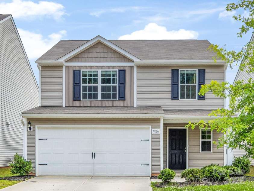 9136 Creedmore Hills Drive, Charlotte, NC 28214.  MLS# CAR4274108, YatesRealty ID 23986. Welcome Home!