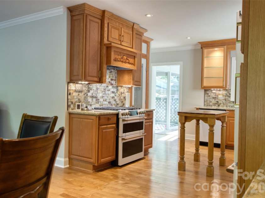 204 Clinton Avenue, Clover, SC 29710.  MLS# CAR4376865, YatesRealty ID 23987. Kitchen with Double Oven and Gas Stove