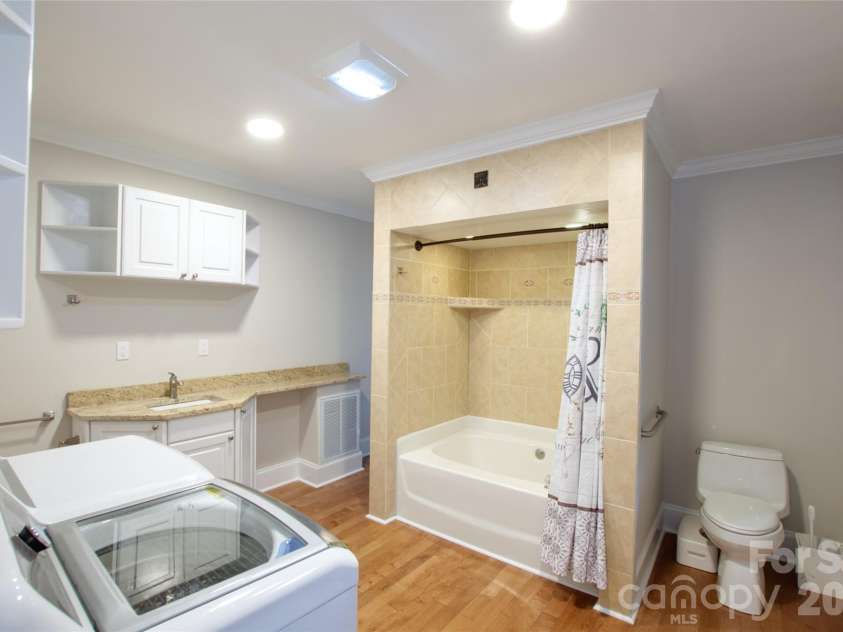 204 Clinton Avenue, Clover, SC 29710.  MLS# CAR4376865, YatesRealty ID 23987. Second Bath