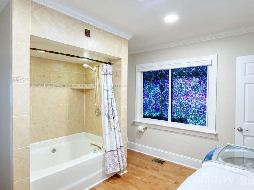 204 Clinton Avenue, Clover, SC 29710.  MLS# CAR4376865, YatesRealty ID 23987. Second Bath