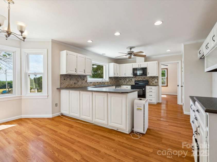 5632 Zion Church Road, Concord, NC 28025.  MLS# CAR4270566, YatesRealty ID 23988. Breakfast Area