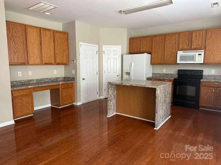 3022 Hendricks Chapel Lane, Charlotte, NC 28216.  MLS# CAR4276109, YatesRealty ID 23989. 