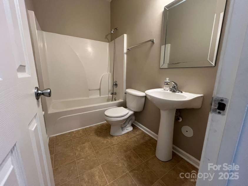 3022 Hendricks Chapel Lane, Charlotte, NC 28216.  MLS# CAR4276109, YatesRealty ID 23989. 