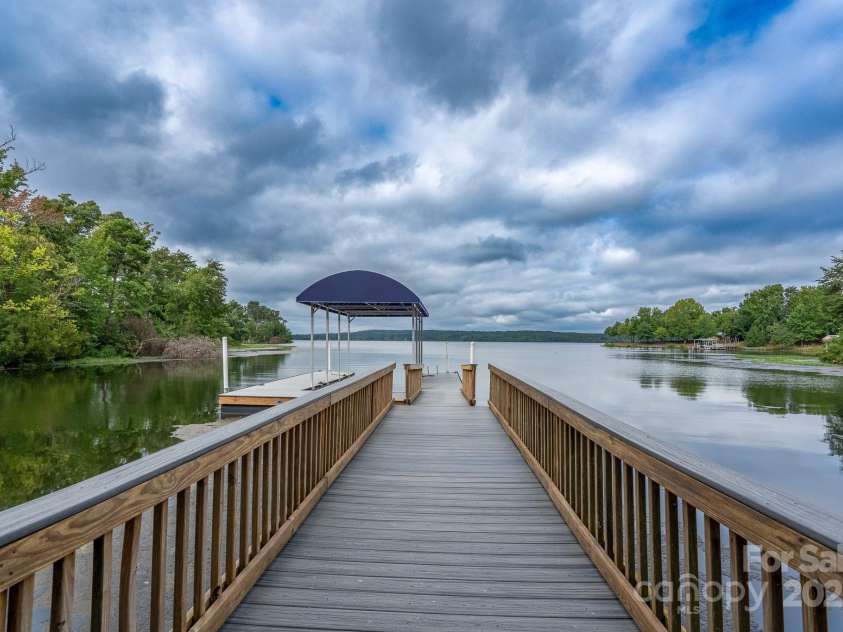 139 Deerfield Lane, New London, NC 28127.  MLS# CAR4295568, YatesRealty ID 2399. Single Pier