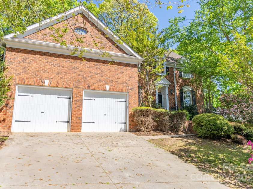 19113 Southport Drive, Cornelius, NC 28031.  MLS# CAR4242642, YatesRealty ID 23990. Welcome to to 19113 Southport in Jetton Cove