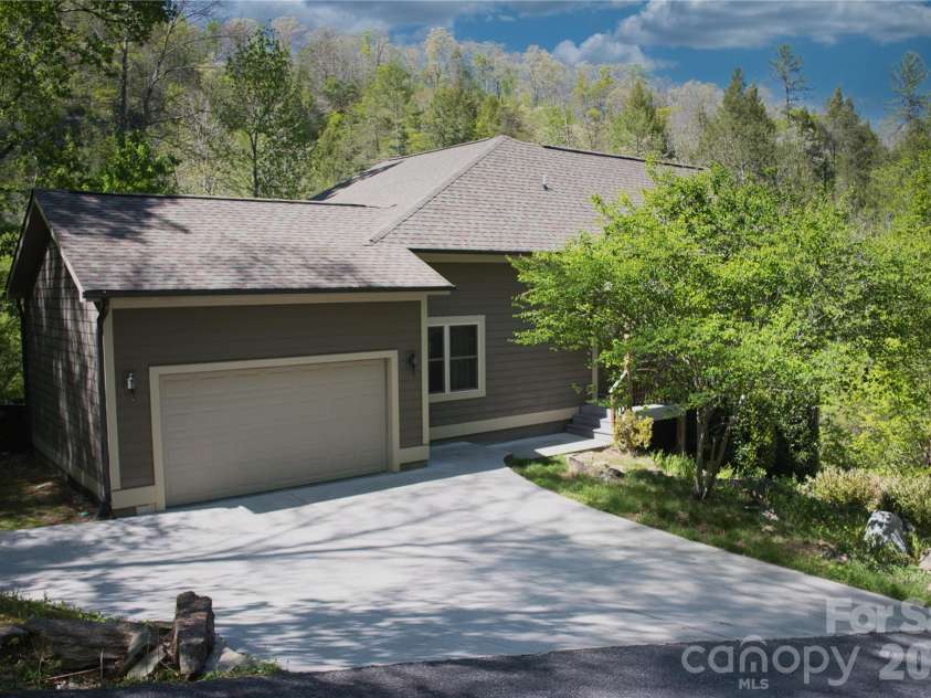 48 Back River Trail, Marshall, NC 28753.  MLS# CAR4362333, YatesRealty ID 23990. Convenient and spacious garage