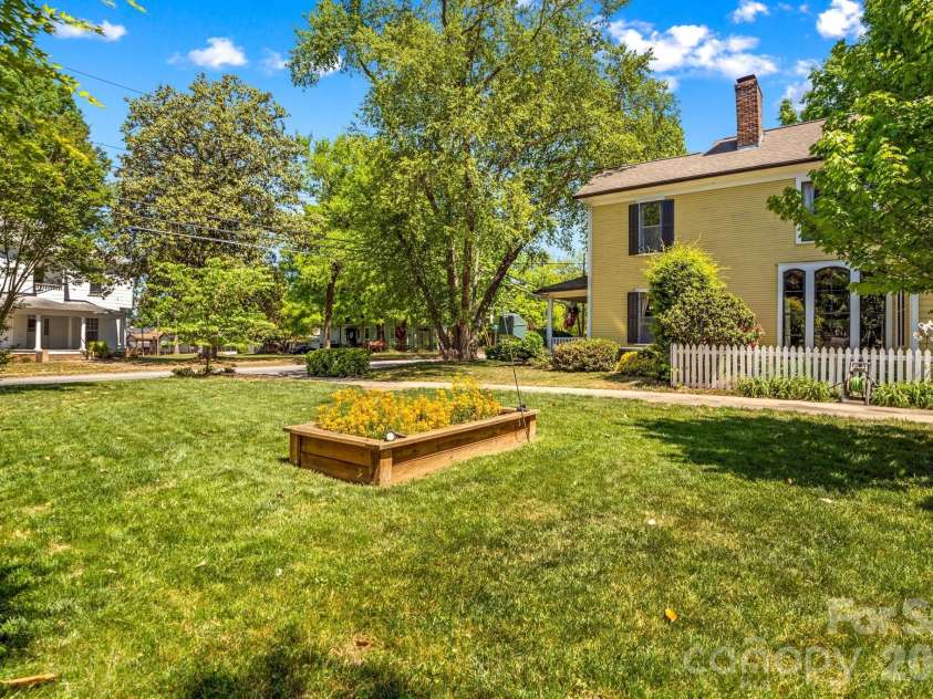 801 Fulton Street, Salisbury, NC 28144.  MLS# CAR4373956, YatesRealty ID 23991. 
