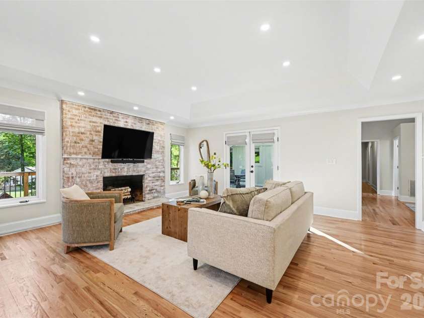 5500 Mcalpine Farm Road, Charlotte, NC 28226.  MLS# CAR4378170, YatesRealty ID 23992. 