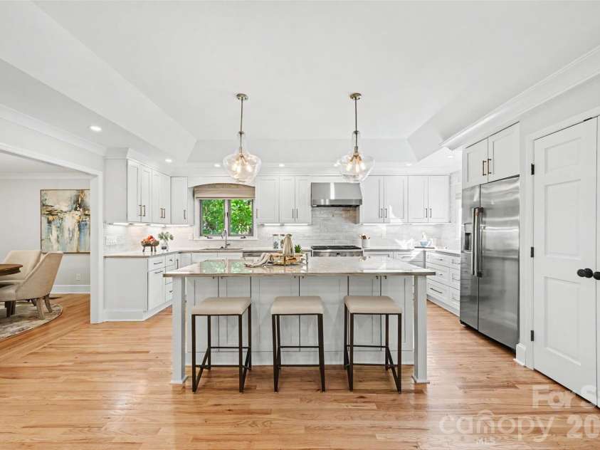 5500 Mcalpine Farm Road, Charlotte, NC 28226.  MLS# CAR4378170, YatesRealty ID 23992. 