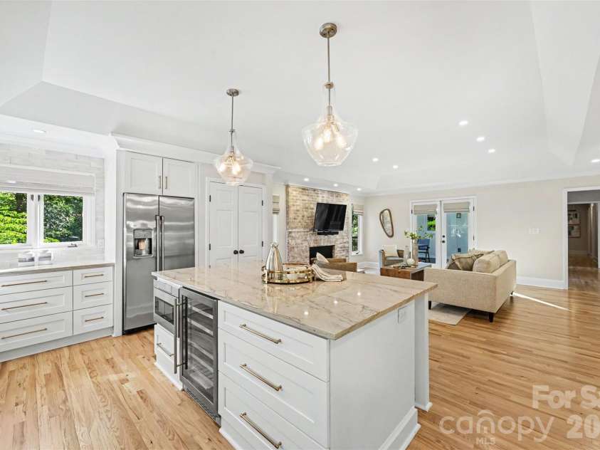 5500 Mcalpine Farm Road, Charlotte, NC 28226.  MLS# CAR4378170, YatesRealty ID 23992. 