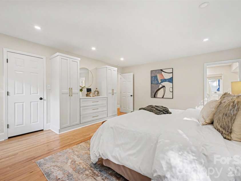 5500 Mcalpine Farm Road, Charlotte, NC 28226.  MLS# CAR4378170, YatesRealty ID 23992. 
