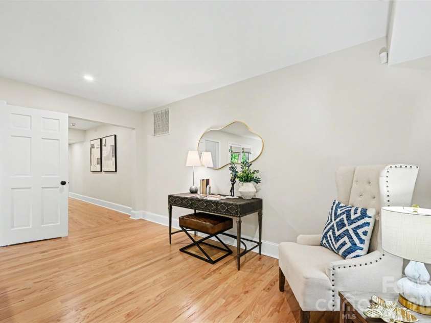 5500 Mcalpine Farm Road, Charlotte, NC 28226.  MLS# CAR4378170, YatesRealty ID 23992. 