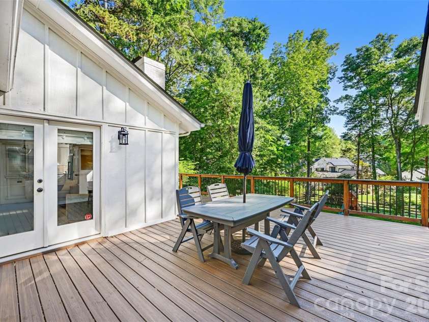 5500 Mcalpine Farm Road, Charlotte, NC 28226.  MLS# CAR4378170, YatesRealty ID 23992. 