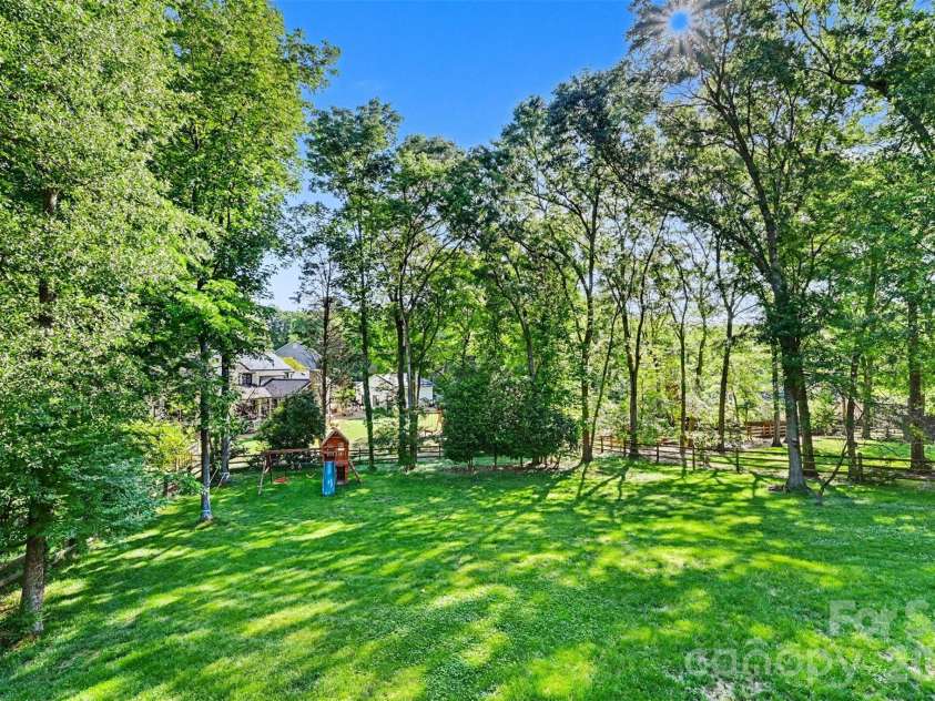 5500 Mcalpine Farm Road, Charlotte, NC 28226.  MLS# CAR4378170, YatesRealty ID 23992. 