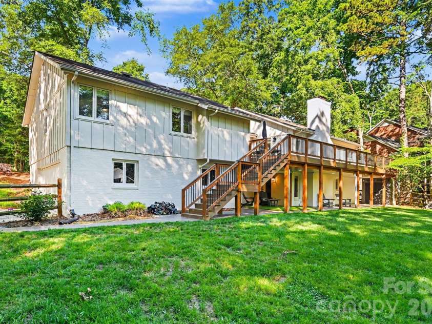 5500 Mcalpine Farm Road, Charlotte, NC 28226.  MLS# CAR4378170, YatesRealty ID 23992. 