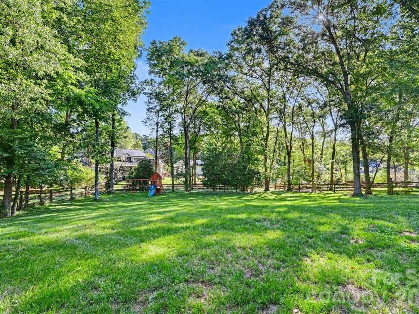 5500 Mcalpine Farm Road, Charlotte, NC 28226.  MLS# CAR4378170, YatesRealty ID 23992. 