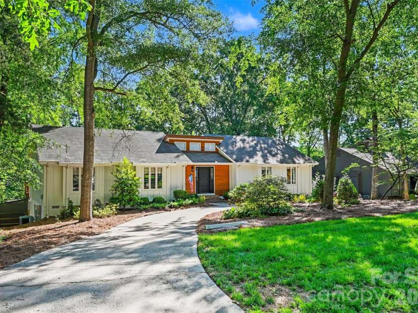 5500 Mcalpine Farm Road, Charlotte, NC 28226.  MLS# CAR4378170, YatesRealty ID 23992. 