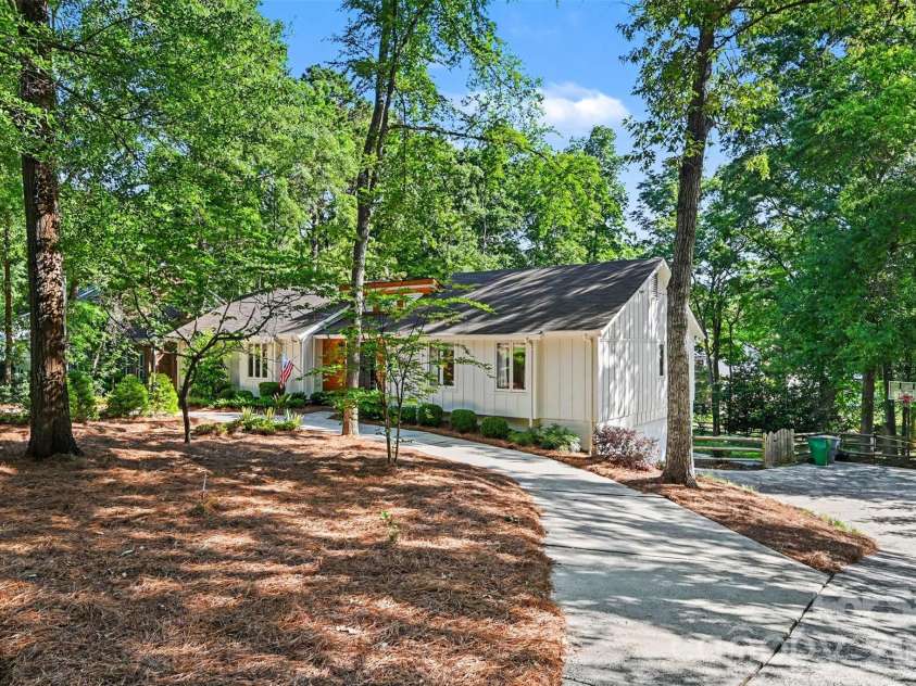5500 Mcalpine Farm Road, Charlotte, NC 28226.  MLS# CAR4378170, YatesRealty ID 23992. 