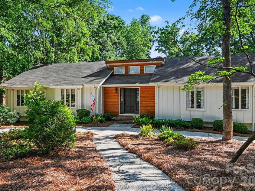 5500 Mcalpine Farm Road, Charlotte, NC 28226.  MLS# CAR4378170, YatesRealty ID 23992. 