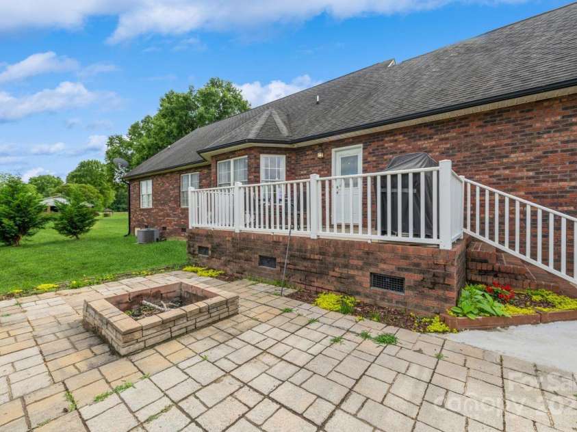8520 Wright Road, Kannapolis, NC 28081.  MLS# CAR4256956, YatesRealty ID 23994. 