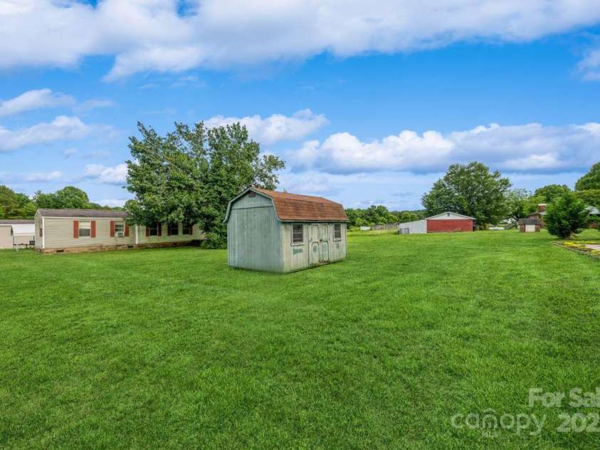 8520 Wright Road, Kannapolis, NC 28081.  MLS# CAR4256956, YatesRealty ID 23994. 