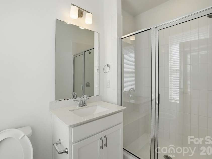 1135 Kokomo Lane, Charlotte, NC 28206.  MLS# CAR4377217, YatesRealty ID 23995. Guest Bath