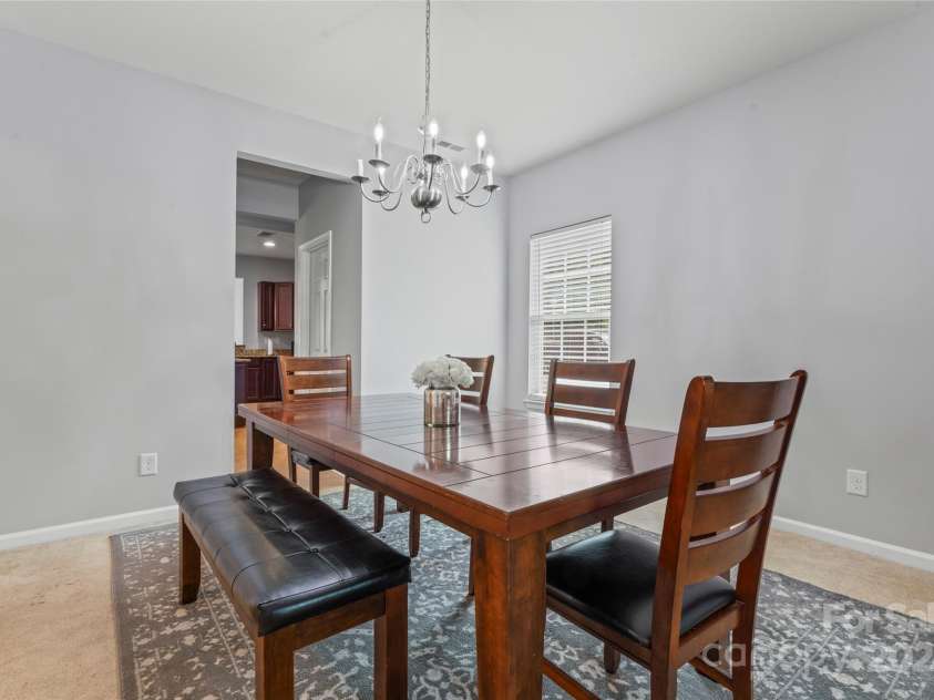 16615 Crimson Sargent Drive, Charlotte, NC 28213.  MLS# CAR4257903, YatesRealty ID 23996. Dining area