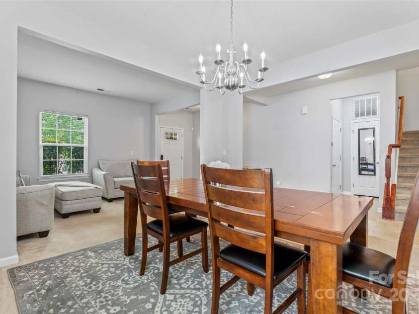 16615 Crimson Sargent Drive, Charlotte, NC 28213.  MLS# CAR4257903, YatesRealty ID 23996. Dining area