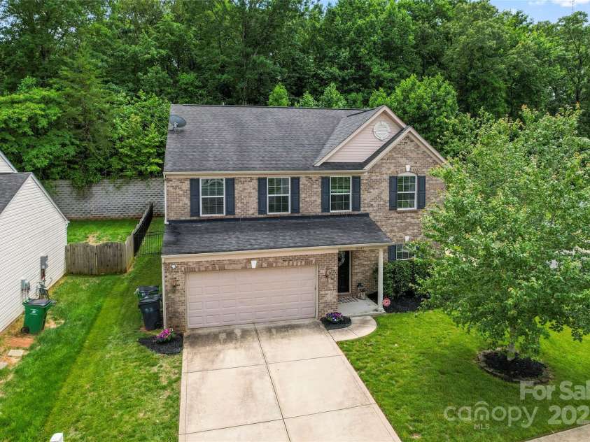 16615 Crimson Sargent Drive, Charlotte, NC 28213.  MLS# CAR4257903, YatesRealty ID 23996. Front