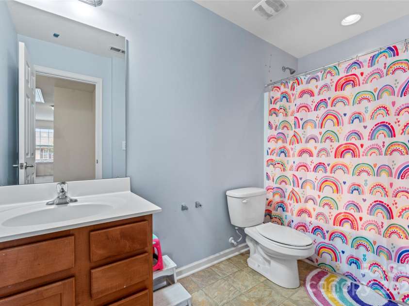 16615 Crimson Sargent Drive, Charlotte, NC 28213.  MLS# CAR4257903, YatesRealty ID 23996. Full bath on upper level