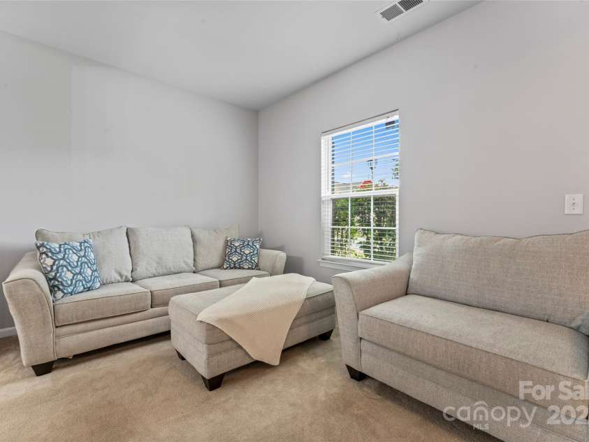 16615 Crimson Sargent Drive, Charlotte, NC 28213.  MLS# CAR4257903, YatesRealty ID 23996. Living area