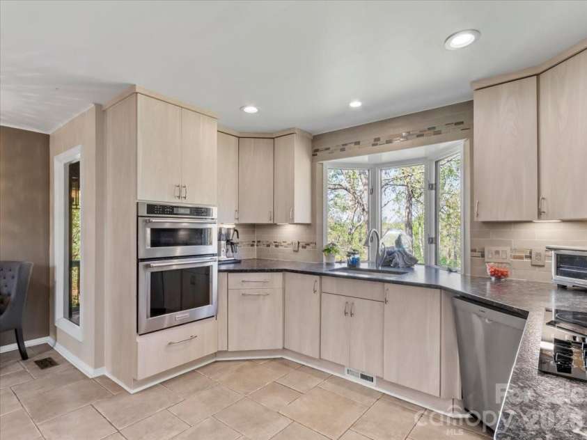 68 Acorn Road, Asheville, NC 28804.  MLS# CAR4372514, YatesRealty ID 23996. 