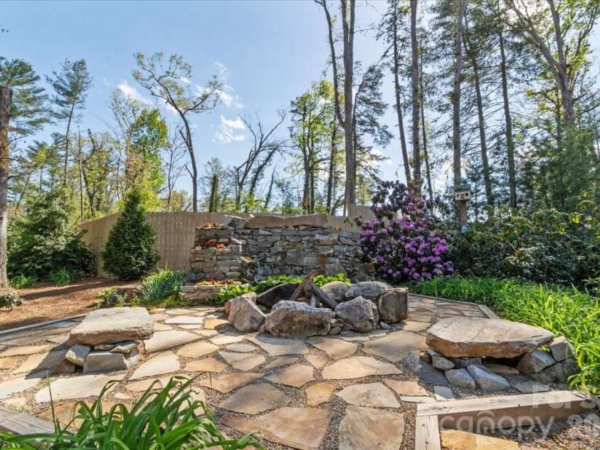 68 Acorn Road, Asheville, NC 28804.  MLS# CAR4372514, YatesRealty ID 23996. 